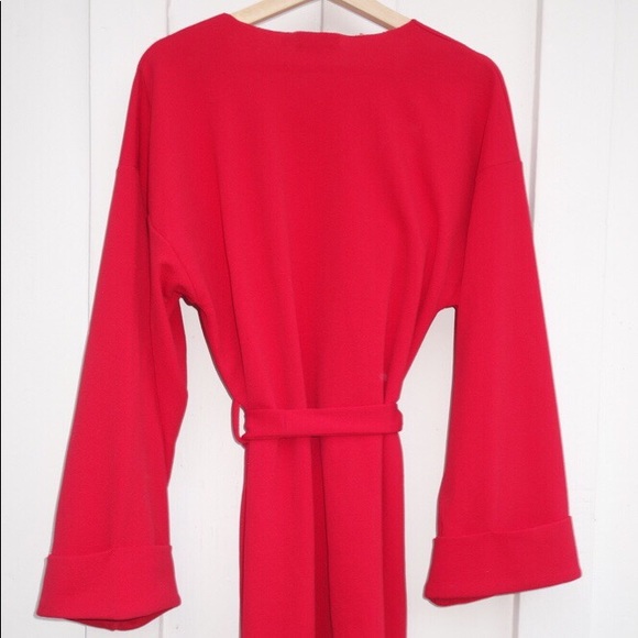 Pretty Little Thing Kimono. - Picture 3 of 3